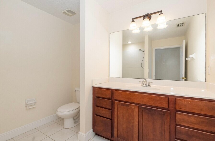 Building Photo - 8410 Maria Ct