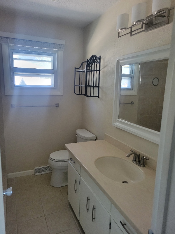 Building Photo - 1127 Ave C NW