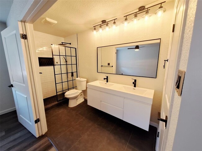 Building Photo - 1005 Ridgeline Dr