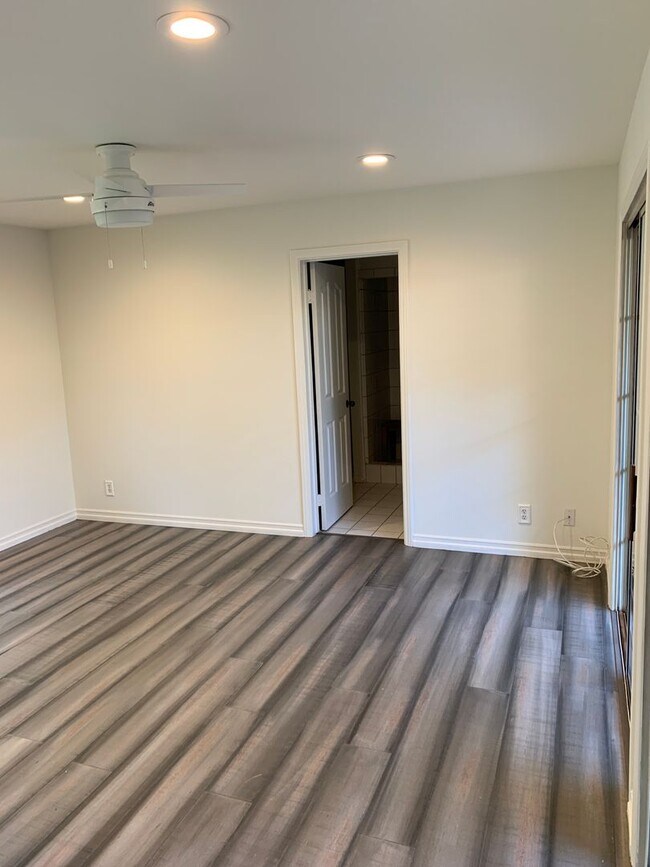 Building Photo - MIC