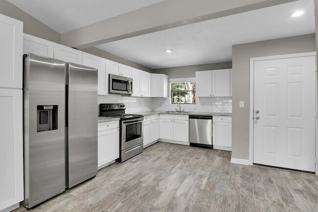 Building Photo - 3539 Balboa Cir