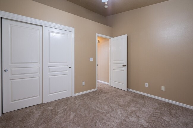 Building Photo - Dog Friendly 3 Bedroom Home In Painted Desert