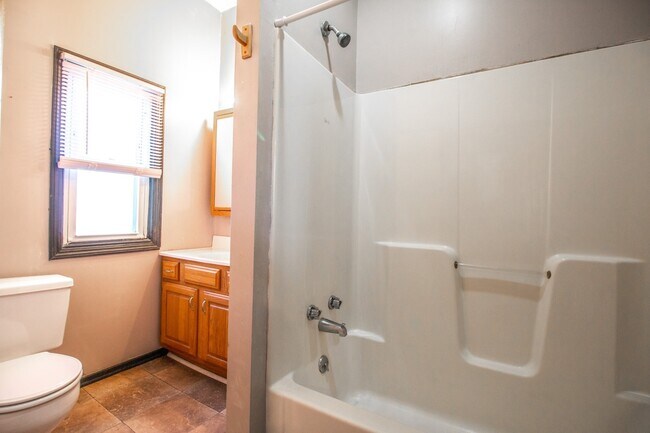 Building Photo - 454/456 Pine Street