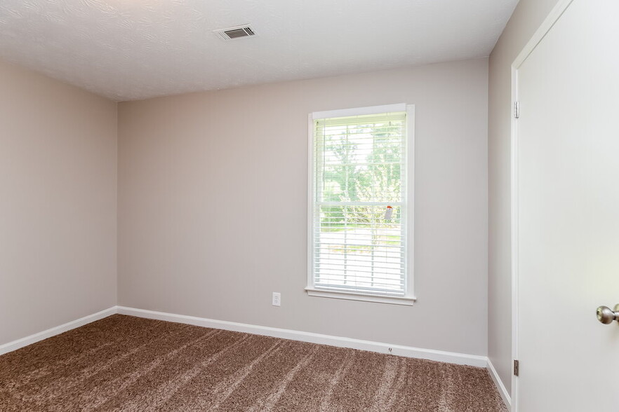 Building Photo - 465 Rosehill Dr