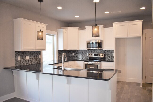 Building Photo - Luxurious 4 Bedroom, 3.5 Bathroom Home In Fayetteville, AR