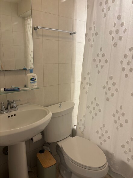 Building Photo - 55 Thatcher St