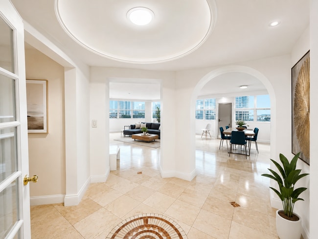 Building Photo - 801 Brickell Bay Dr