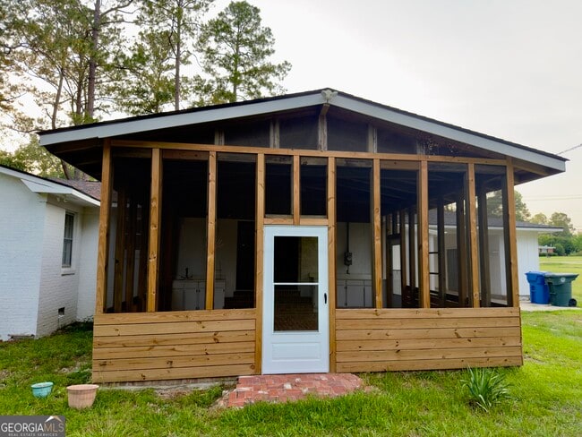 Building Photo - 223 Brookwood Dr