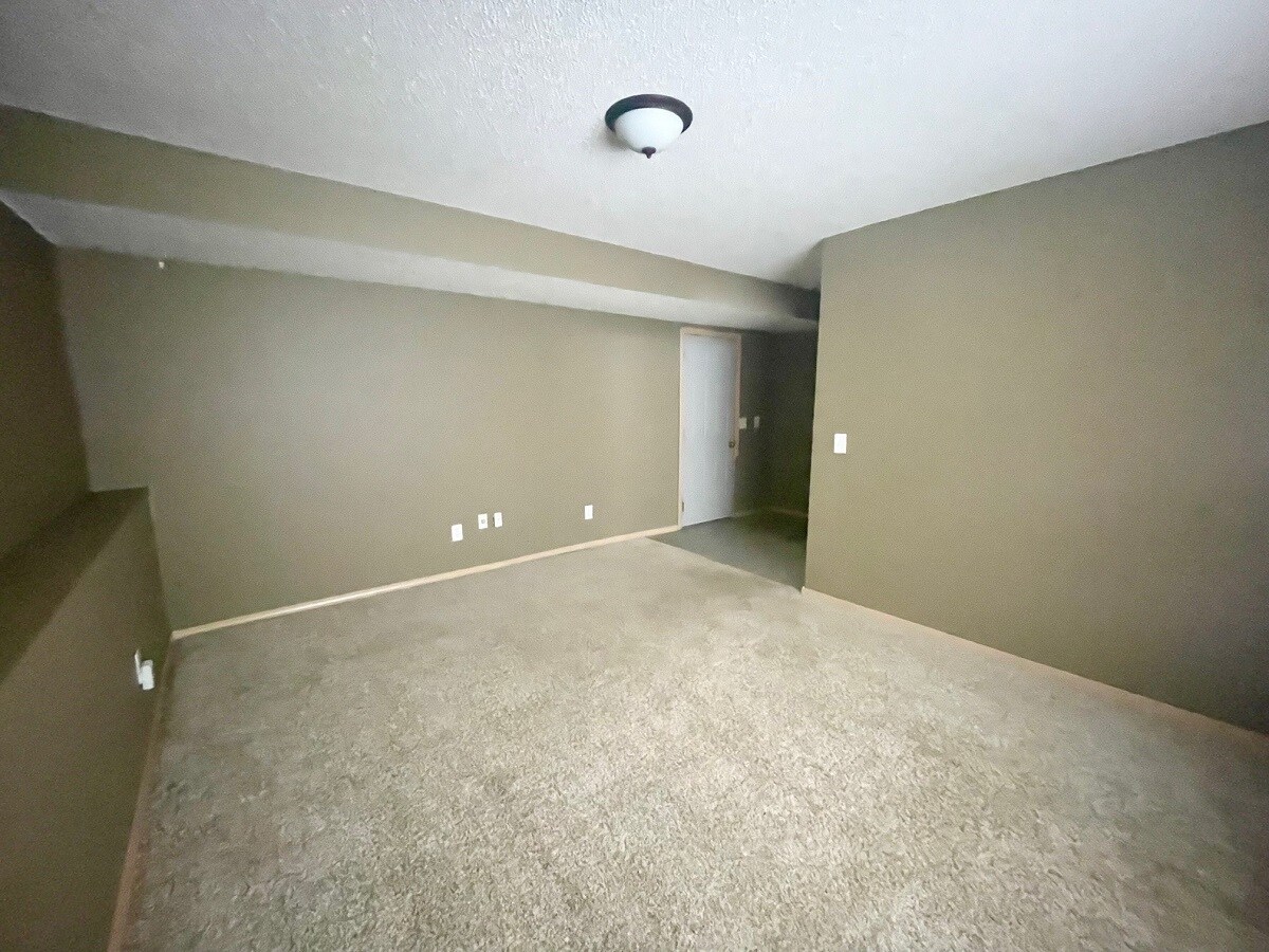 Building Photo - 13924 Glendale Trl