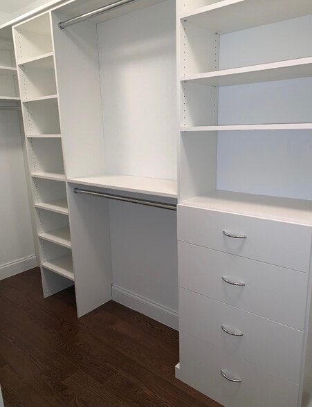 Building Photo - 10 Byron Pl