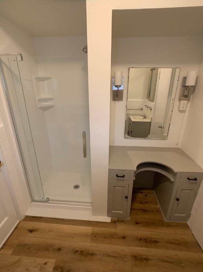 Building Photo - Gorgeous renovated 5 bed 3.5 bath in Clayton