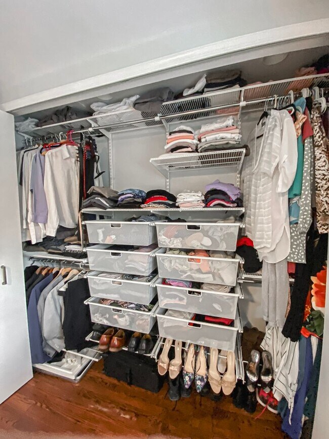 Building Photo - Gorgeous 3 Bed 1.5 Bath Brick Home with Large Yard In Beautiful Taylor Run