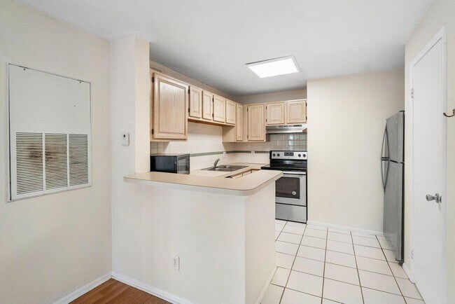 Building Photo - 1825 Palm Cove Blvd