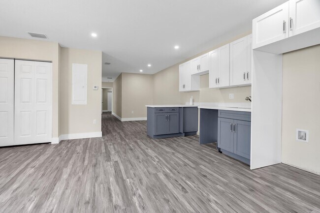 Building Photo - 2451 NW 21st St