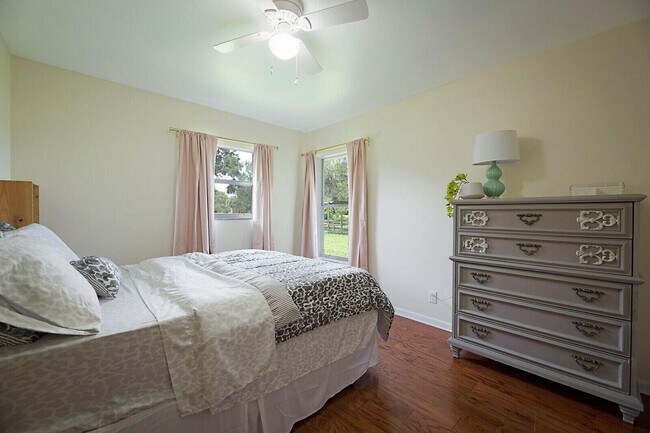 Building Photo - 359 W D Rd