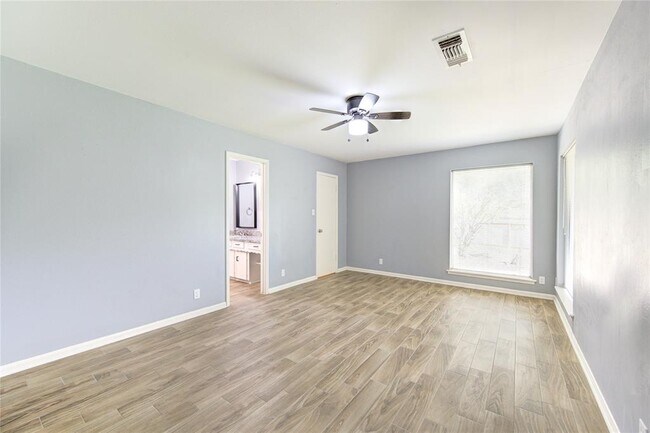 Building Photo - 1809 Lamar Dr