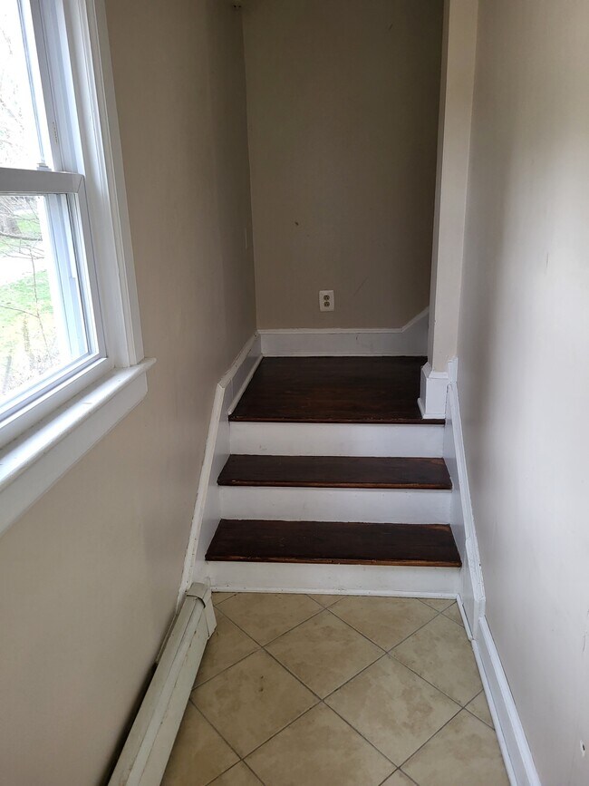 Entrance - 425 Vassar Rd