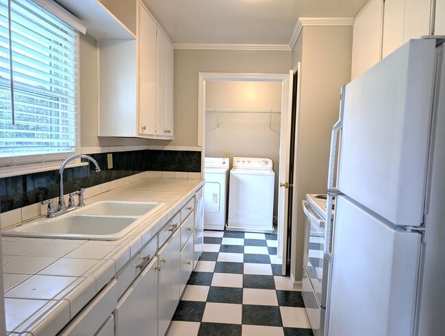 Building Photo - Cozy Ranch Style Home Located in Lancaster...