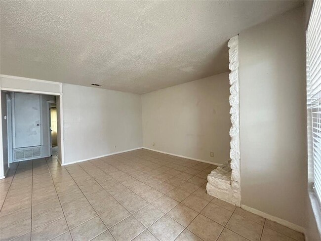 Building Photo - 2300 Cedrick Cove