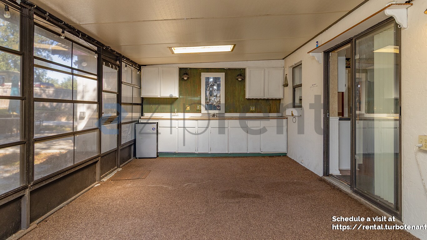 Building Photo - 5444 Lighthouse Rd