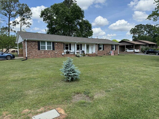 Building Photo - Fully Furnished Retreat with a Dream Backyard