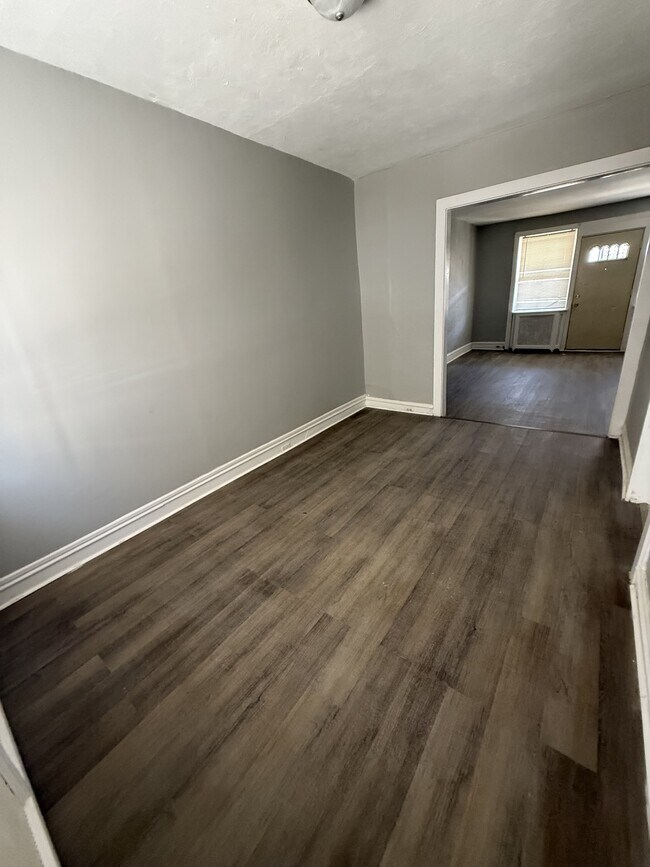 Building Photo - 5623 Ridgewood St