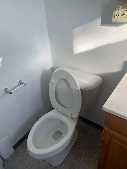 Building Photo - 3422 Daisy Ave