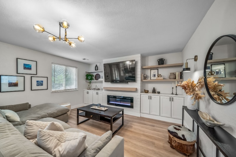 Building Photo - 16410 Martingale Dr