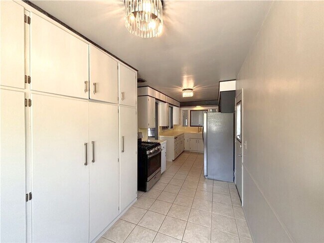 Building Photo - Glendora 4-Bedroom Home with Pool