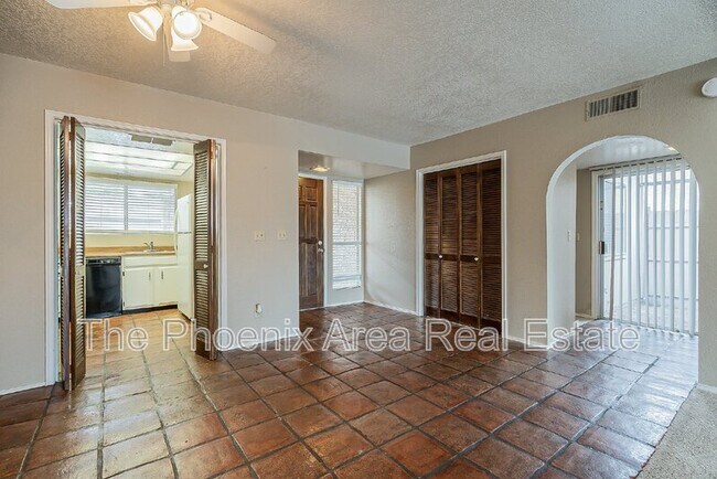 Building Photo - 2256 W Lindner Ave