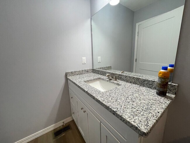 Building Photo - Never Occupied - Brand New 2 bedroom 2 bath Duplex in Kimberling City, MO - Ask us about Move In ...