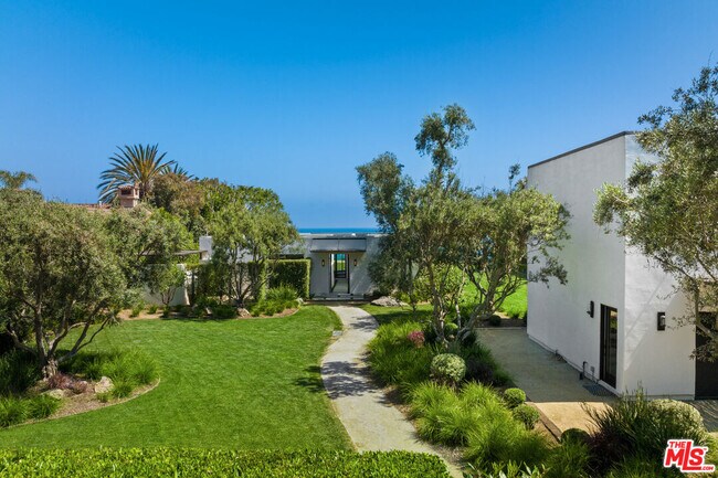 Building Photo - 28926 Cliffside Dr