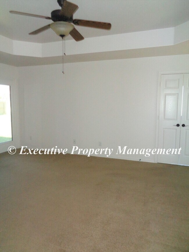 Building Photo - 2401 Terry Dr