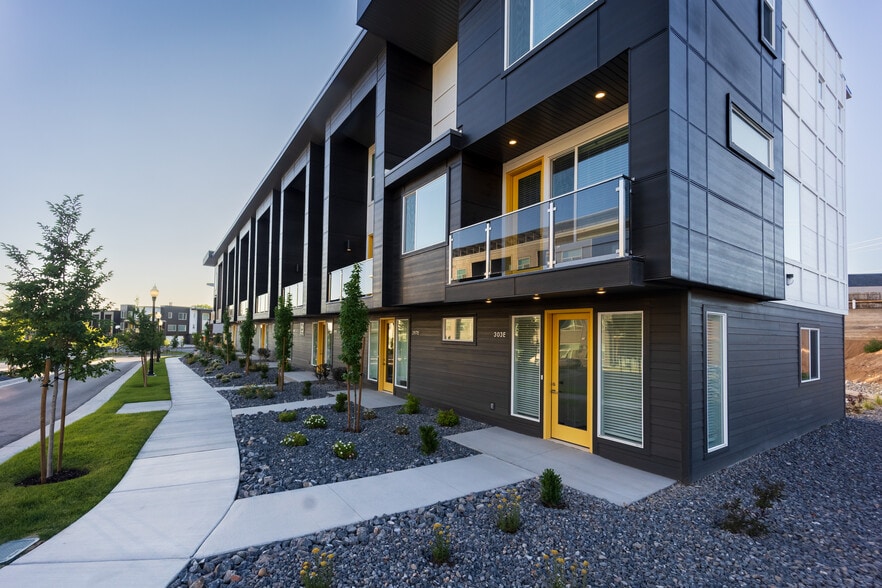 Primary Photo - Nova by Lotus