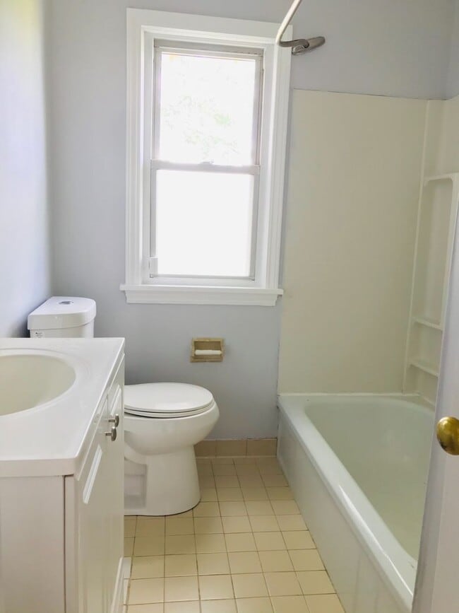 Building Photo - HOUSE CLOSE TO EVRYTHING YOU NEED.THIS HOME IS A MUST SEE!!!