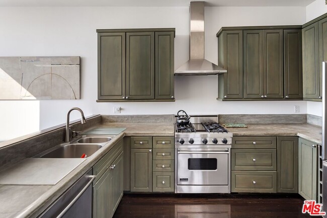 Building Photo - 8580 Hillside Ave