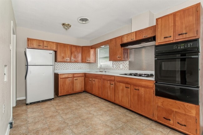 Building Photo - 10943 Desdemona Dr