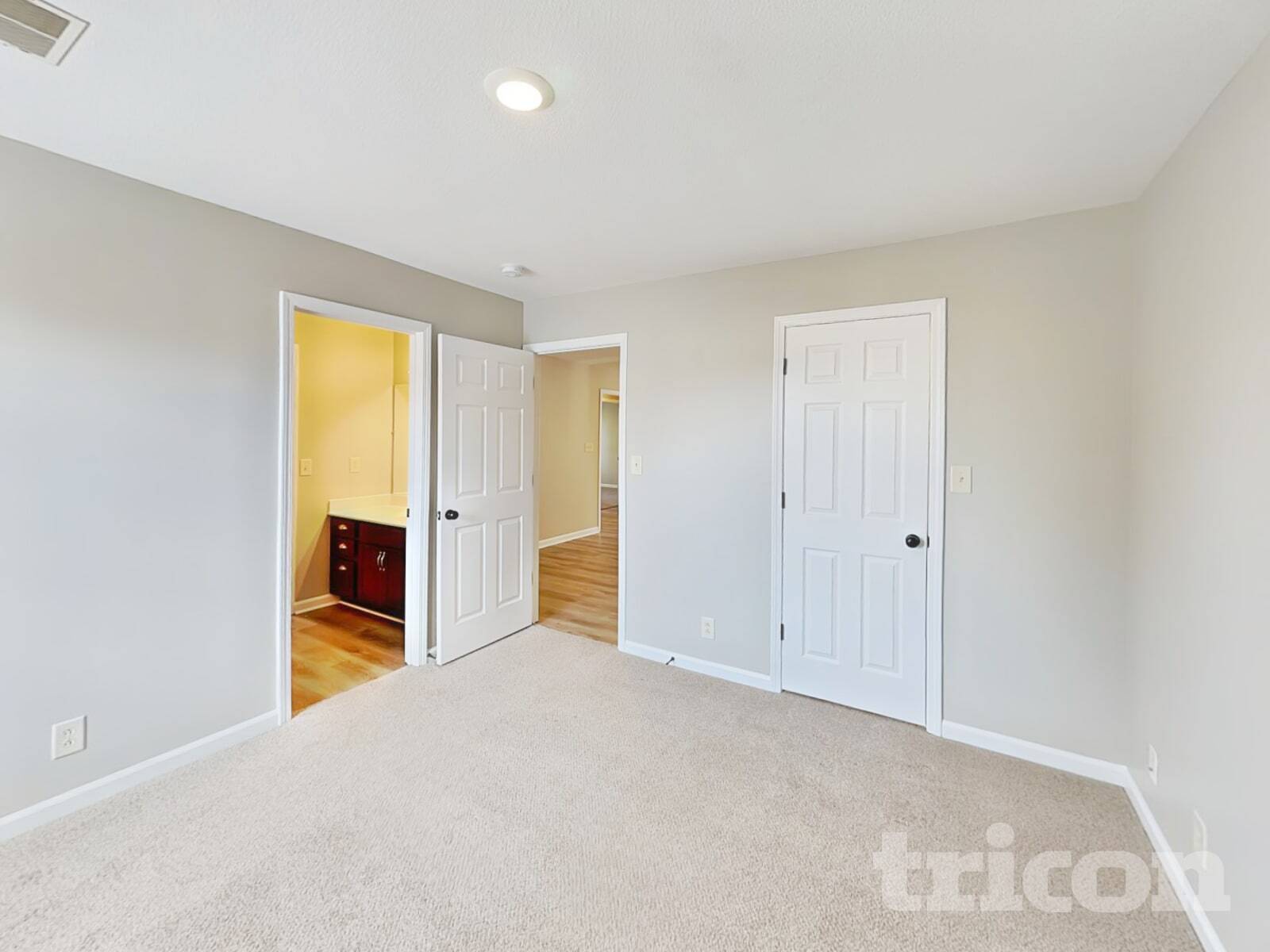 Building Photo - 935 Willow Circle