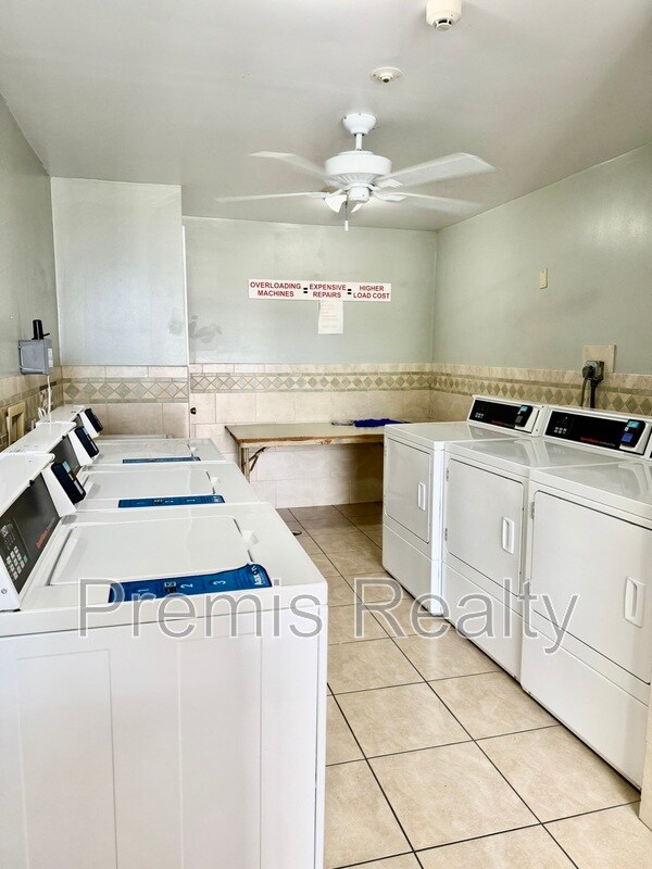 Building Photo - 2699 Seville Blvd
