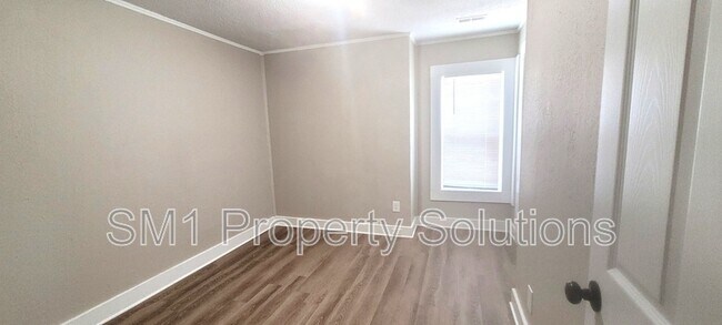 Building Photo - 1306 Pearson St