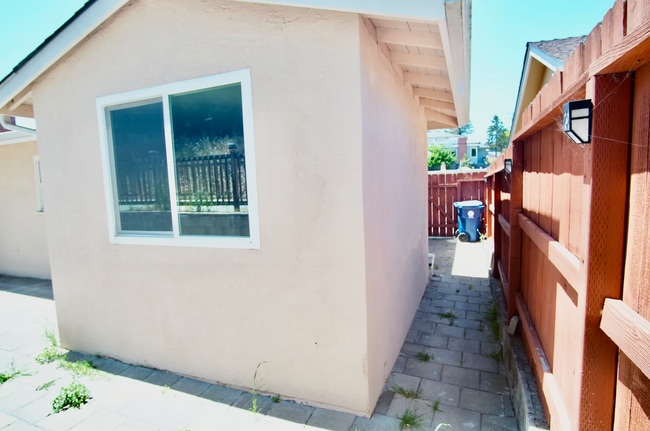 Building Photo - 18420 Crest Ave