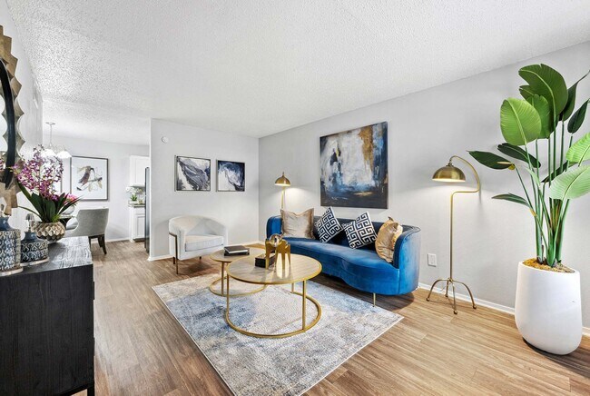 Building Photo - Lana