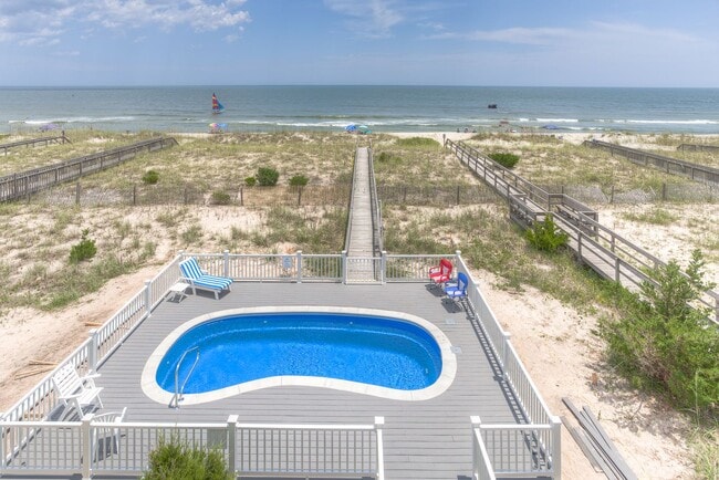 Building Photo - 837 Fort Fisher Blvd S