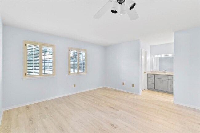 Building Photo - 8335 Ariel St