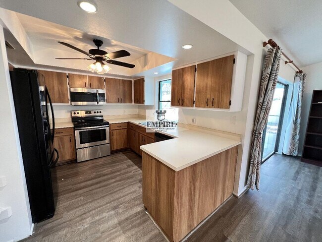 Building Photo - Cozy Cape Coral Pool Home – 3 Beds, 2 Bath...