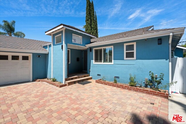 Primary Photo - 6672 Bobbyboyar Ave