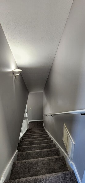 Building Photo - 821 Plantation Dr