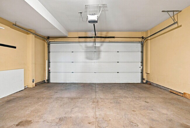 Building Photo - $4,015.95 with $300 Off The First Month's Rent, 3 Beds - 3.5 Baths, Single-Family Home in Denver ...