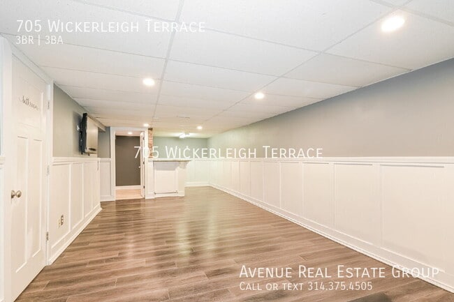 Building Photo - 705 Wickerleigh Terrace