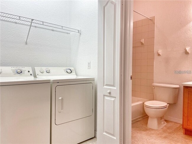 Building Photo - 915 Fairwaycove Ln